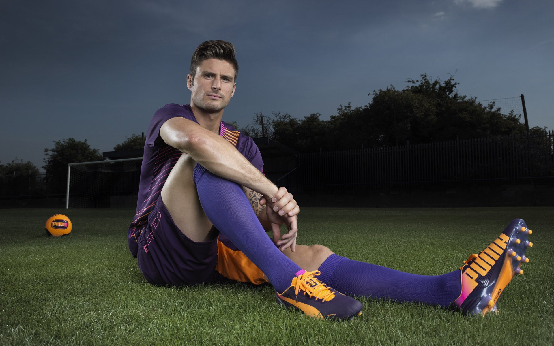 英超争冠焦点战，曼城与阿森纳的战术博弈，勇士式压制如何启示足球场