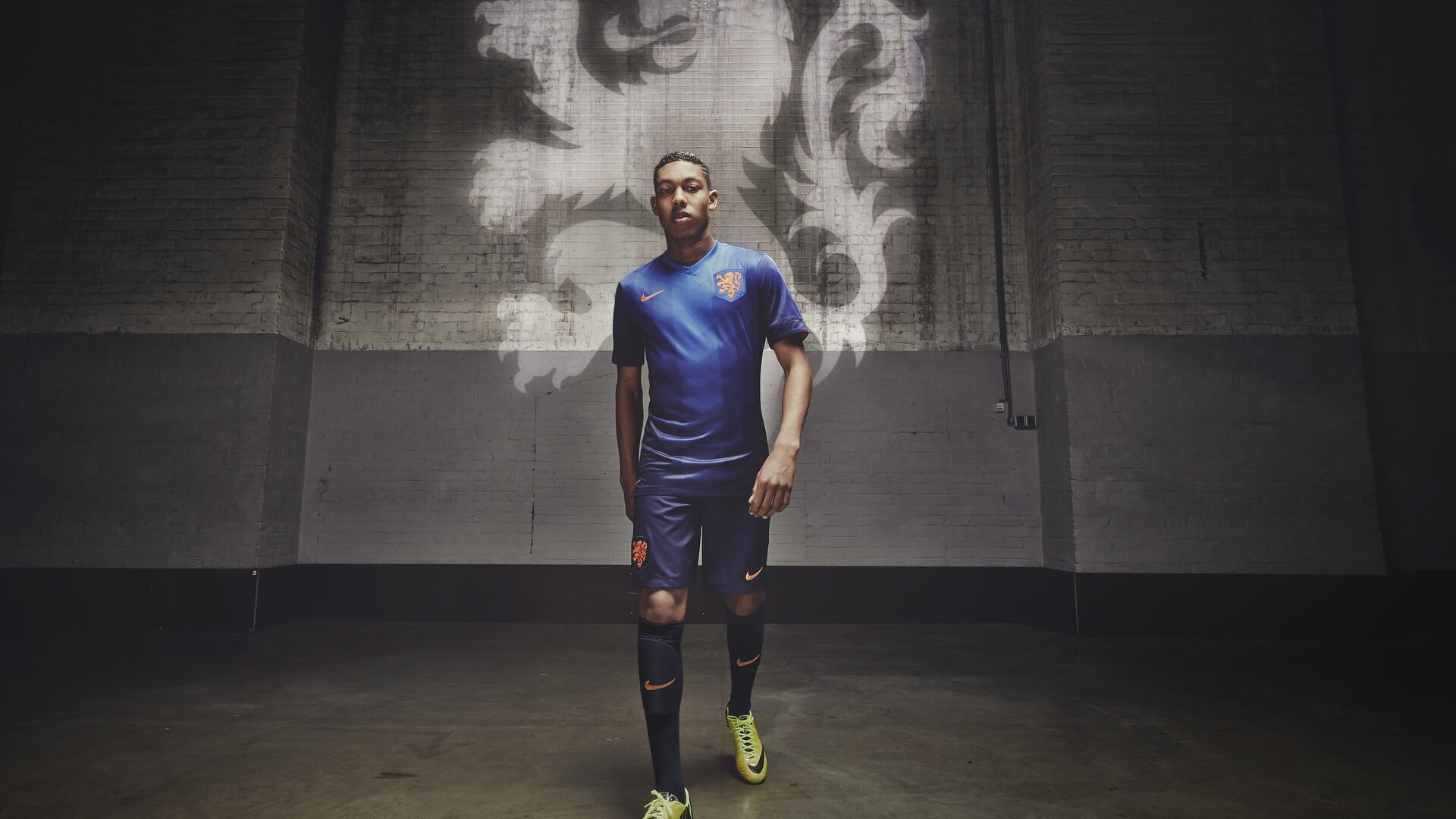 开云官网-阿尔及利亚强压巴黎，本泽马成为关键先生，足球场上的身份政治与后殖民博弈